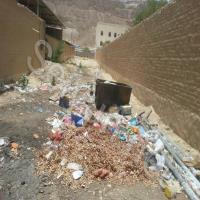 مكب نفايات بجانب مدرسة الارتقاء