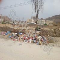 مكب نفايات مقابل المستشفى العام